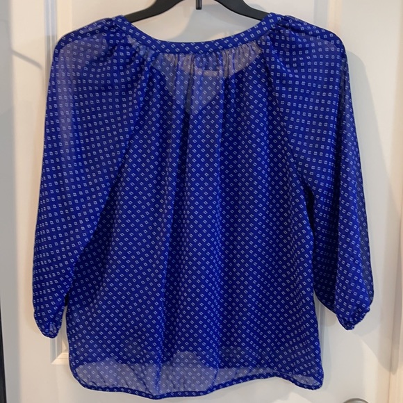Liz Claiborne blue sheer blouse with cami petite - Picture 4 of 5